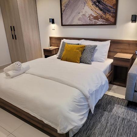 Rt Properties @ The Lennox Airport Residential アクラ エクステリア 写真
