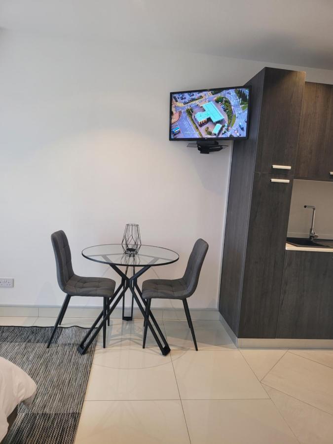 Rt Properties @ The Lennox Airport Residential アクラ エクステリア 写真